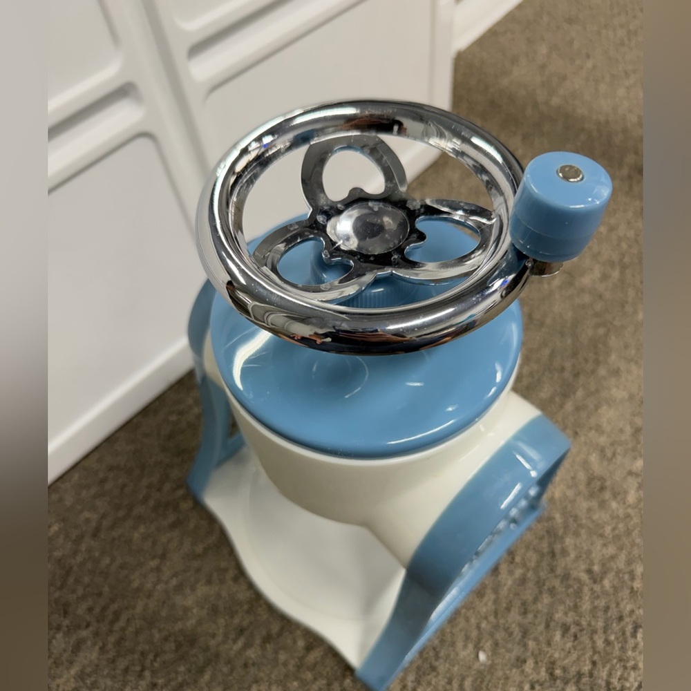 The Pampered Chef Shaved Ice Maker Manual Grinder - Picture 4 of 5